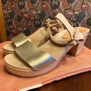 Bryr clogs two tone gold and taupe size 9
